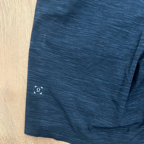 Mens lululemon pace breaker linerless 9” navy blue Athletic Shorts - Picture 4 of 4